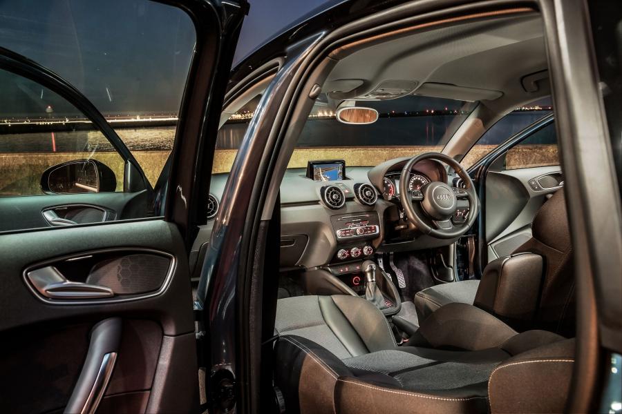 Интерьер Audi A1 Sportback TFSI (8X) 2015 года  (AU) (фото 19 из 26)